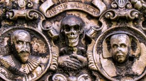 Spooky Scotland Graveyard Skulls
